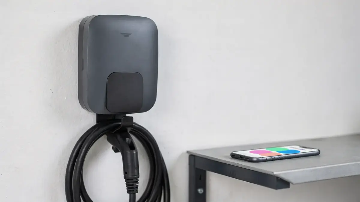Wallbox und Smartphone bei Verbindungsproblemen mit der Wallbox-App